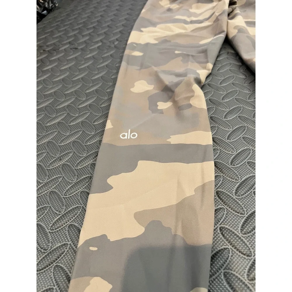 ALO Yoga good size